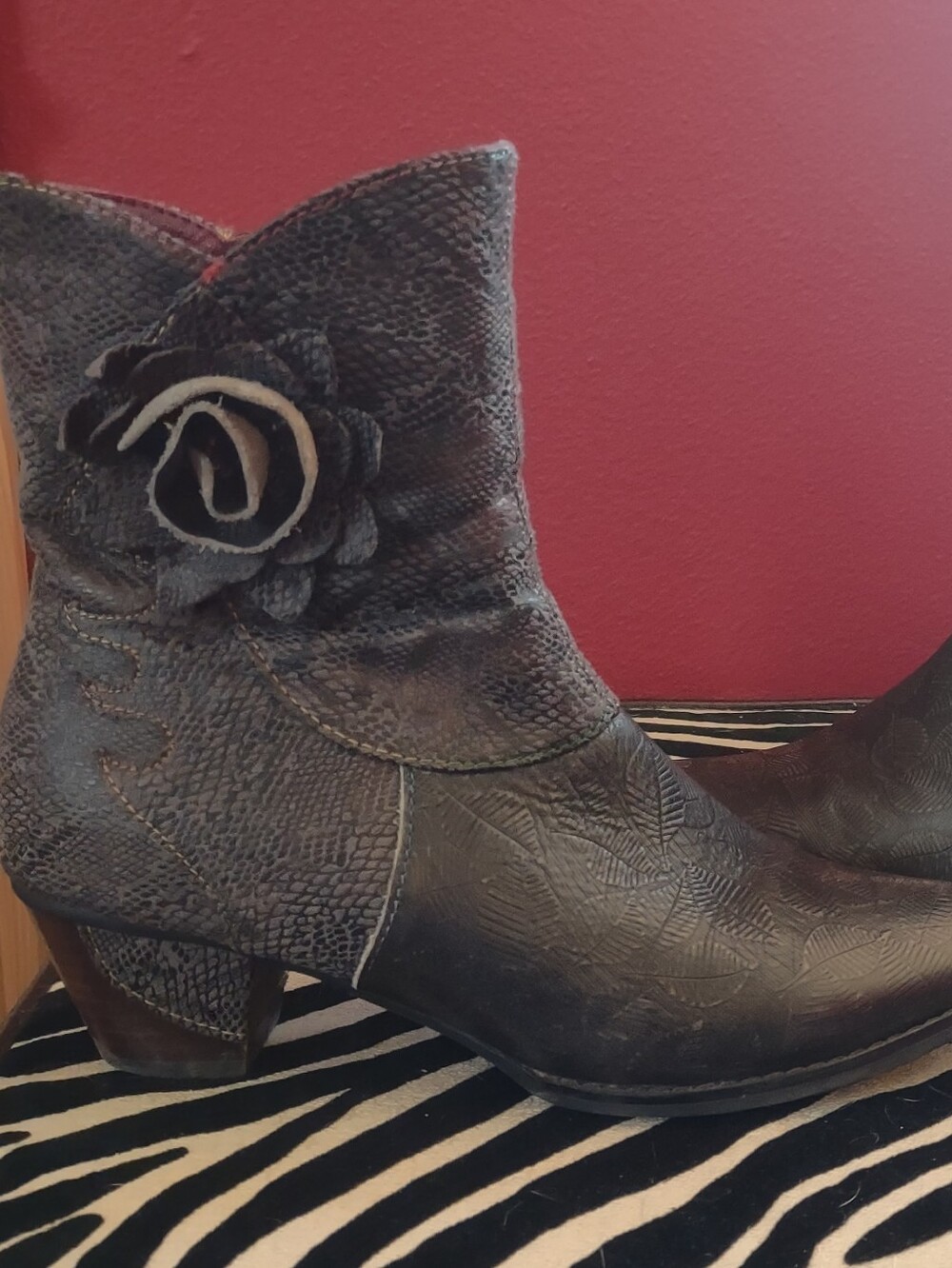 L'ARTISTE Booties / 38 (7.5-8)